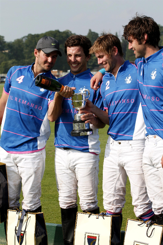 Trophy Bubbles for El Remanso team